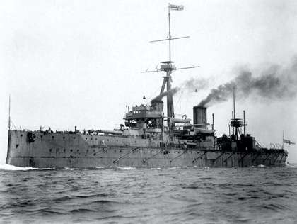 HMS Dreadnought - reprezentant nowej klasy pancerników i symbol wyścigu zbrojeń pomiędzy Niemcami a Wielką Brytanią